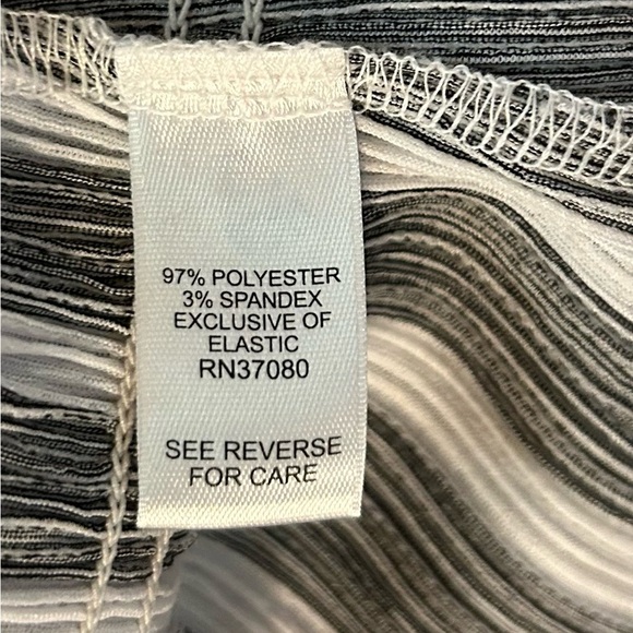 Outfit, wide leg pants with matching tank, dressy casual, white, black, grey - Picture 7 of 10